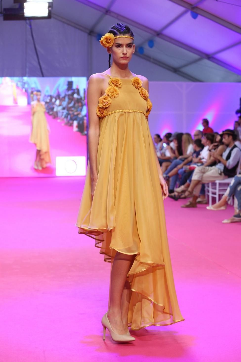 Desfile de Suhárz. (ALEJANDRO RAMOS)