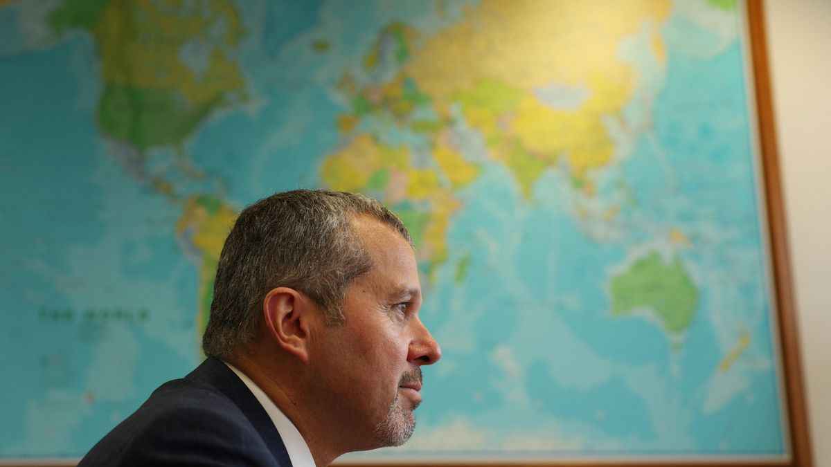 El secretario general de la Organización Marítima Internacional (OMI), Arsenio Domínguez, en la sede de la agencia de la ONU en Londres.