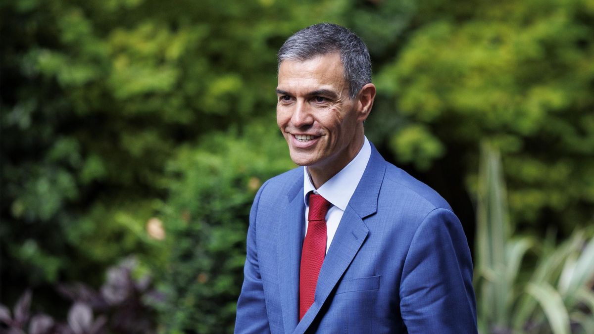 Una avería en el avión de Sánchez le impide acudir a la reunión de París de la coalición de voluntarios de Ucrania