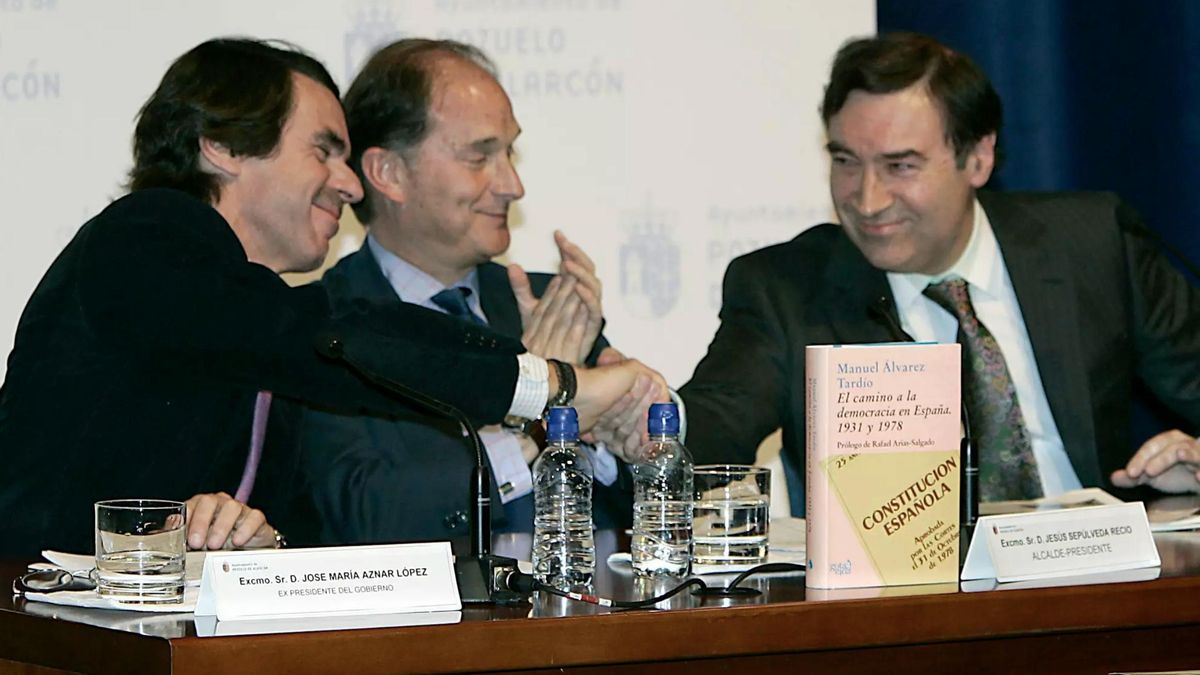 Aznar y Pedro J. en una conferencia en Pozuelo de Alarcón en 2007.