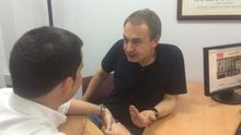 Zapatero conversa con el candidato a dirigir el PSOE de Madrid, Juan Segovia