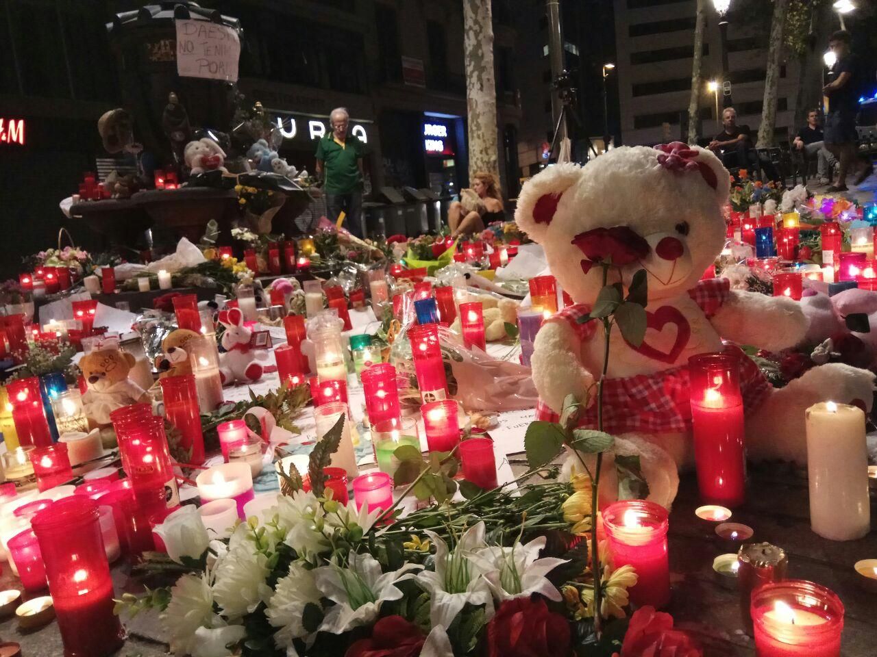 Homenaje a las víctimas en Canaletes