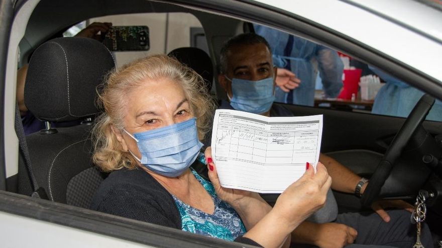 Tercera ola y ómicron: desde hoy en Córdoba se testea y vacuna gratis en farmacias y laboratorios privados