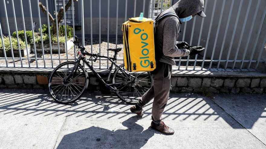 Glovo y Deliveroo desafían la entrada en vigor de la Ley Rider al mantener a repartidores autónomos