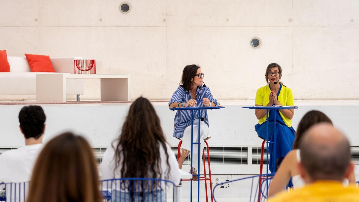 La consejera de Políticas Sociales, Marián Orós, junto a la concejal de Juventud, Ruth Bravo