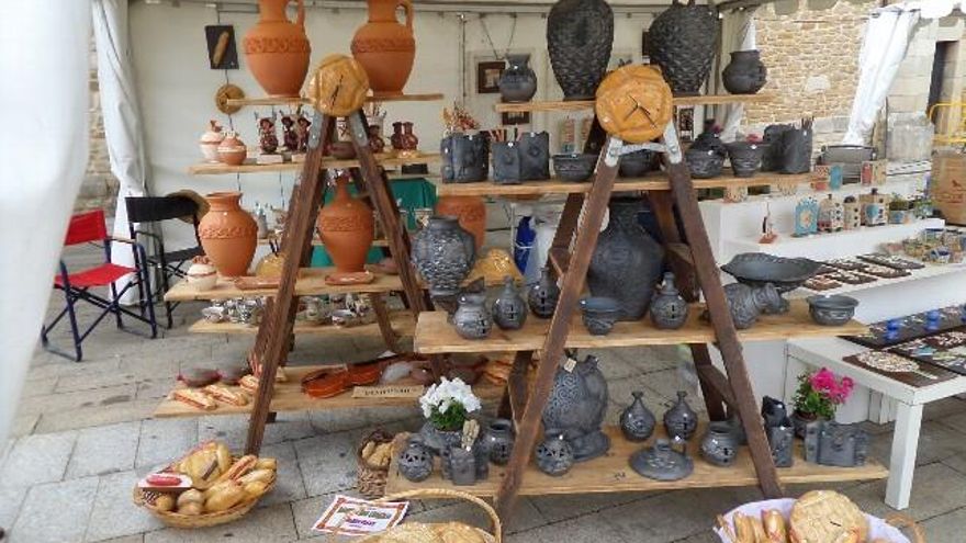 Foto de una edición anterior de la Feria de la Cerámica | maragatoenlatorre.blogspot.com