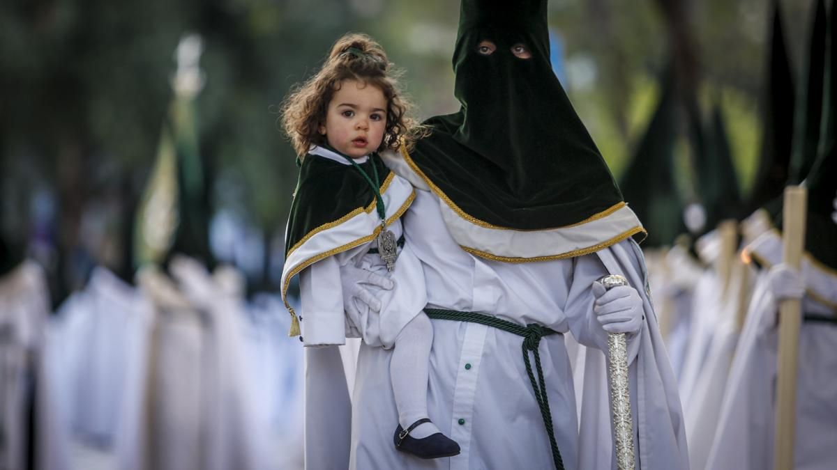 Salida procesional de la Hermandad de la Esperanza, en imágenes