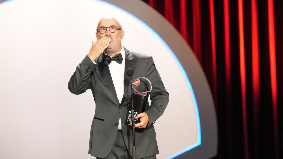 Javier Cámara recoge su premio a la mejor interpretación de reparto por '5 minutos más'