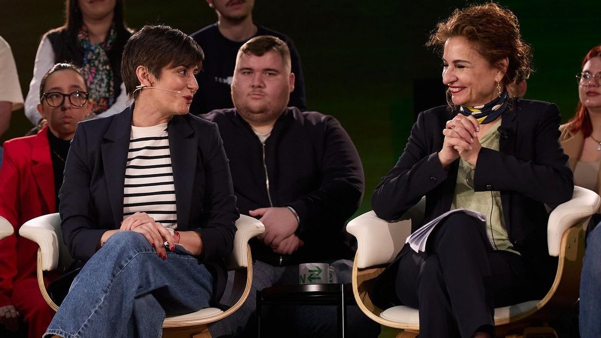 Isabel Rodríguez y María Jesús Montero.