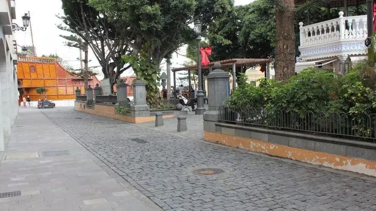 Tramo de la Calle de San Francisco del entorno de la Plaza de La Alameda de Santa Cruz de La Palma.