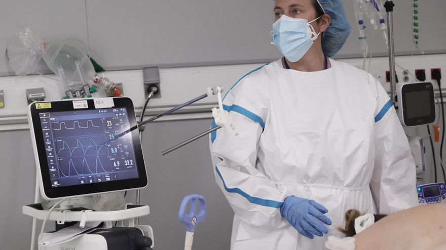 Casi la mitad de las enfermeras se han planteado abandonar la profesión con la pandemia