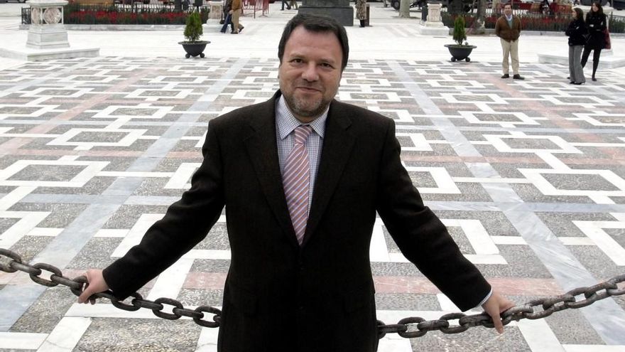 El reproche de Vox por la medalla al exalcalde Monteseirín empaña la aprobación de las distinciones de Sevilla