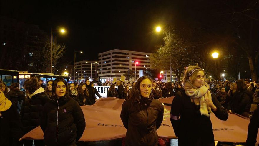 El feminismo sale a la calle unido en Pamplona para reclamar un cambio en el sistema de cuidados