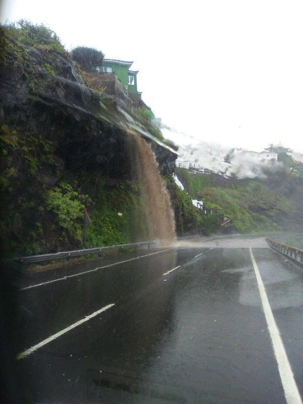 Cerrada la TF-24 entre Arafo y El Portillo y la entrada a Puerto de la Cruz por Martiánez
