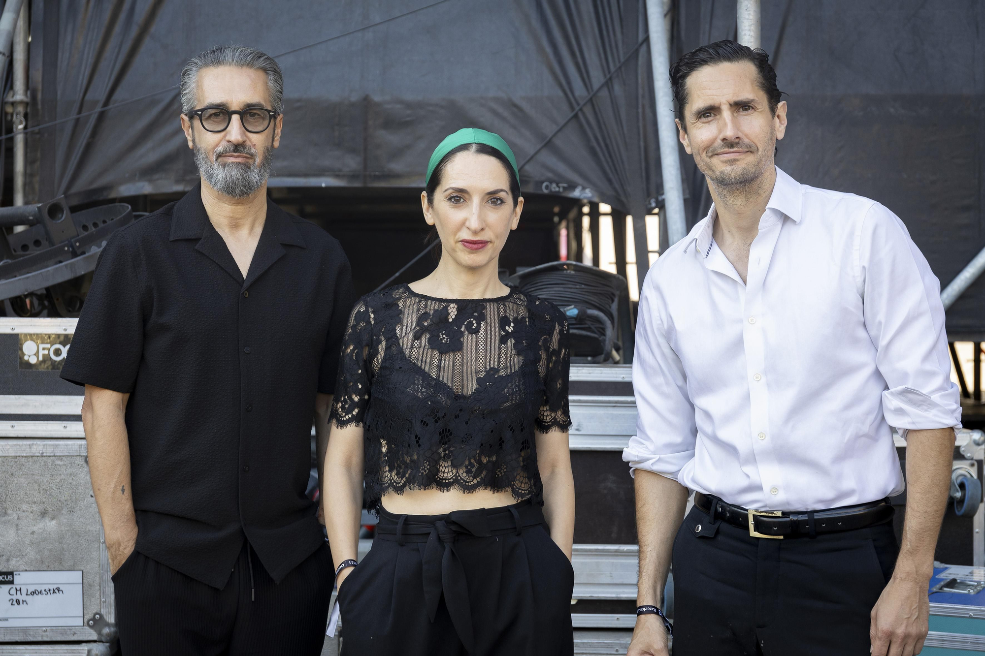 Juan Diego Botto, Nur Levi y Alejandro Pelayo, en backstage antes de salir a escena