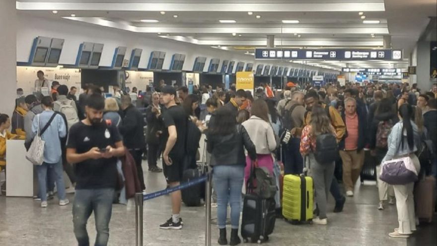 El sindicato de controladores aéreos anunció un cronograma de medidas de fuerza que incluye paros intermitentes