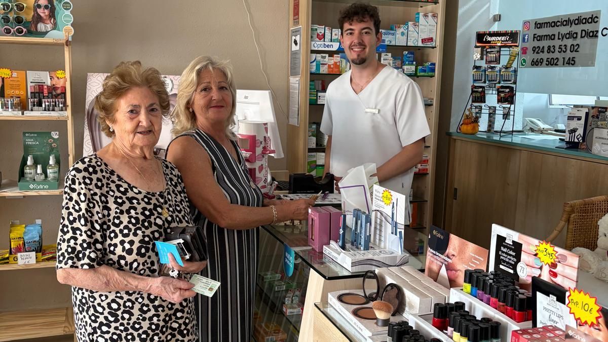 La farmacia que está detrás del mostrador: así se cuida la salud en los pueblos de Extremadura