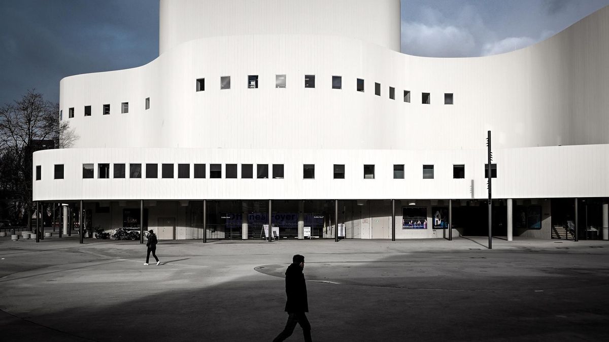 People walk past the Duesseldorf theater in the city center of Duesseldorf, Germany, 20 January 2022.