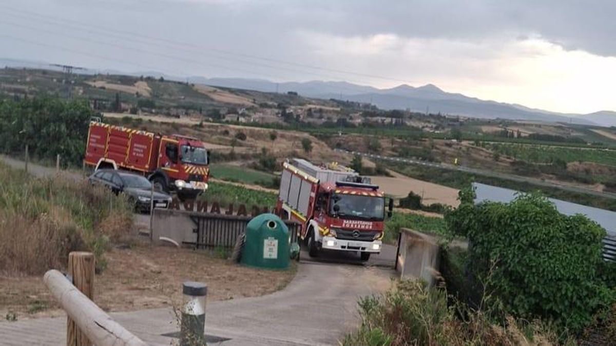 Llegada de los bomberos al incendio de Gimileo