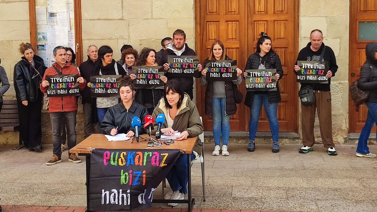 Denuncian las trabas del Gobierno del PP para estudiar en lengua vasca  en Treviño: "Tenemos derecho a vivir en euskera"