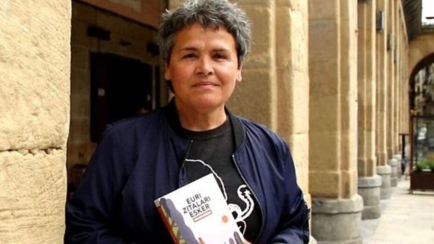 Itxaro Borda, escritora: "Si Euskal Herria consigue ser independiente espero que tenga las tres lenguas oficiales"