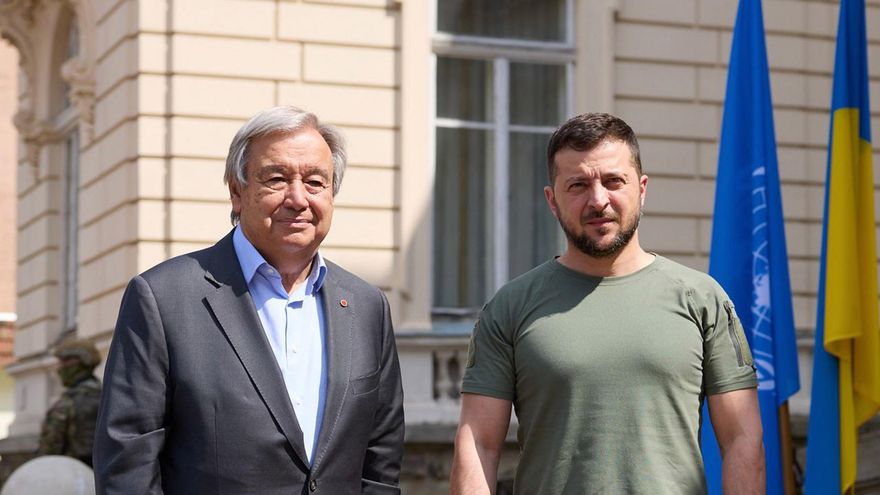 El secretario general de la ONU, António Guterres, se reúne con el presidente de Ucrania, Volodímir Zelenski, en Leópolis.