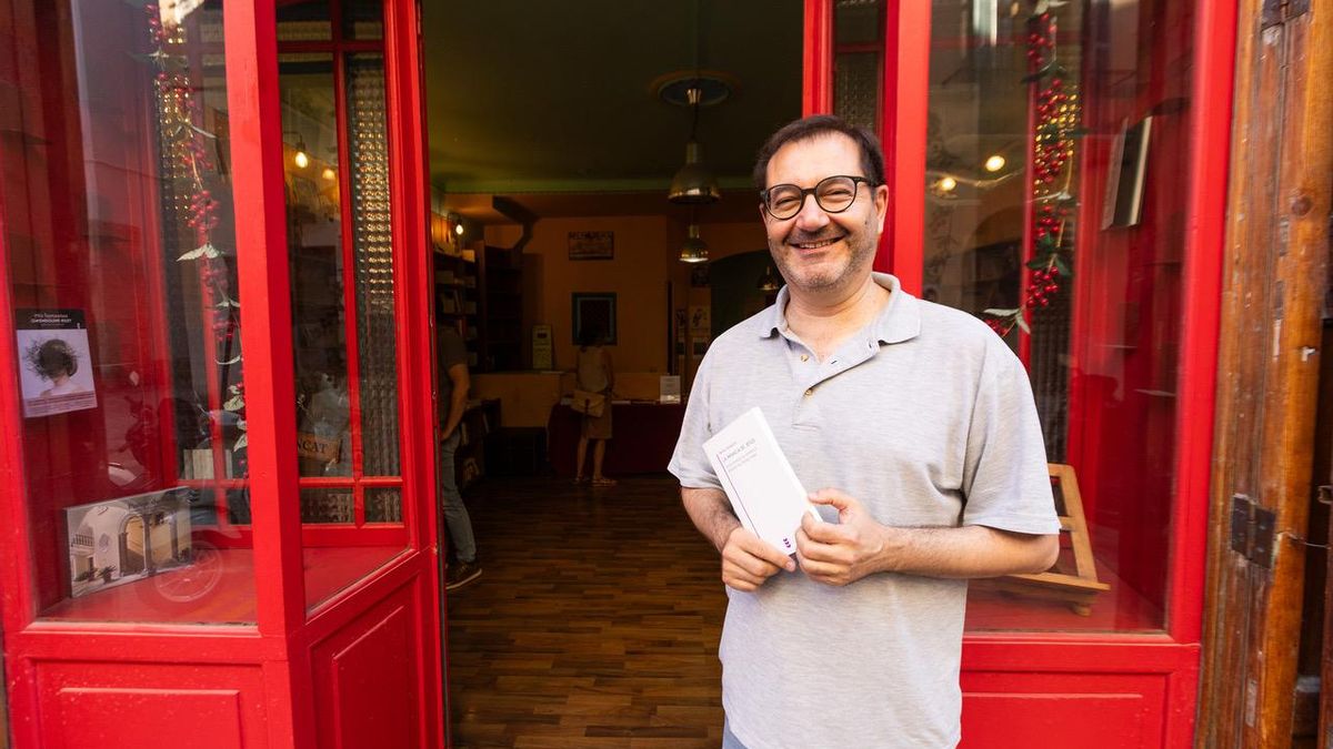 El professor de Periodisme Jaime Vázquez creu que “el món digital acabarà amb les llibreries físiques"