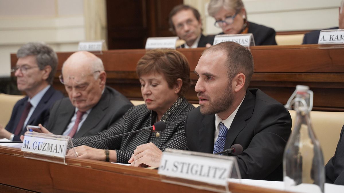 El ministro de Economía de Argentina, Martín Guzmán, junto a la directora gerente del FMI, Kristalina Georgieva.