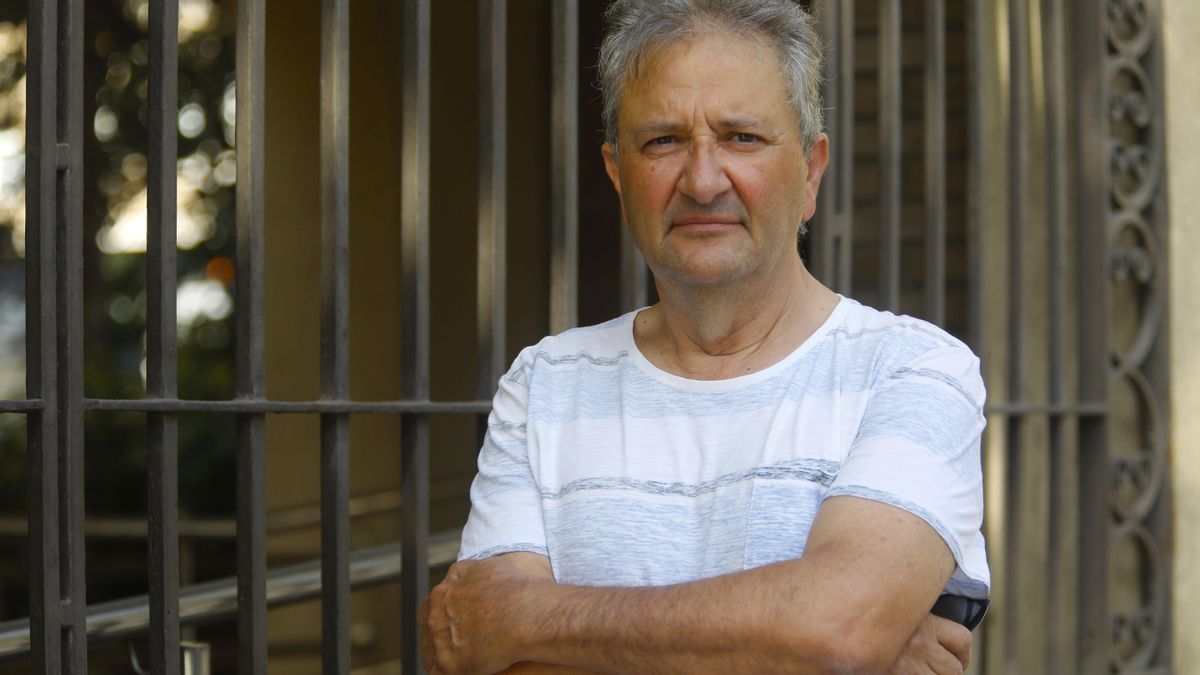 El creuer de Manuel va acabar amb tres hores dret a més de 30 graus: "Em van oferir xampany si estava calladet"