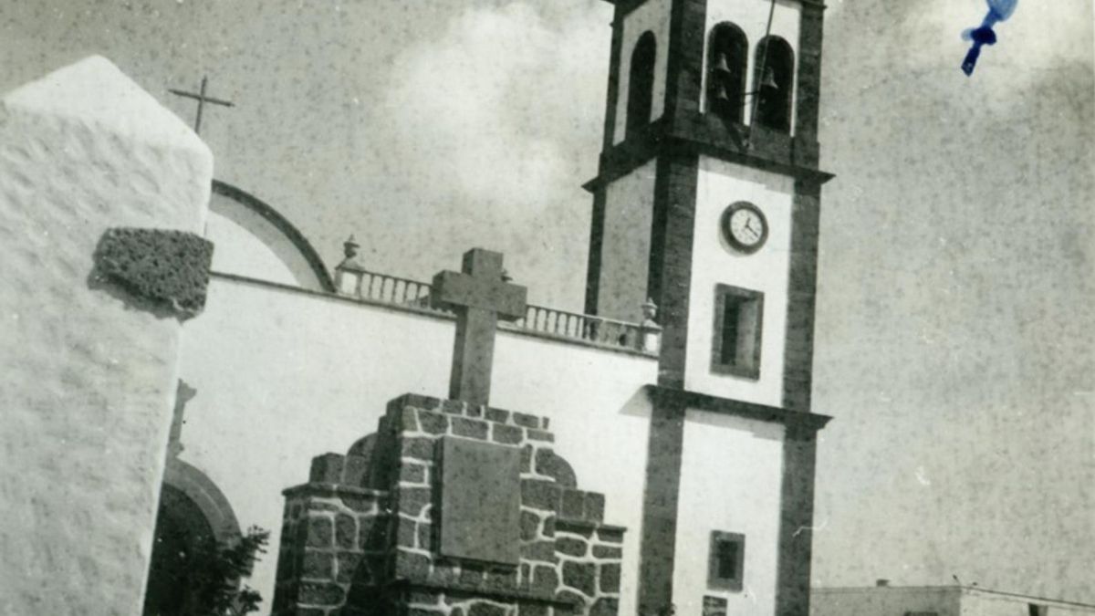 Cruz franquista construida en la plaza Las Palmas, en Arrecife.