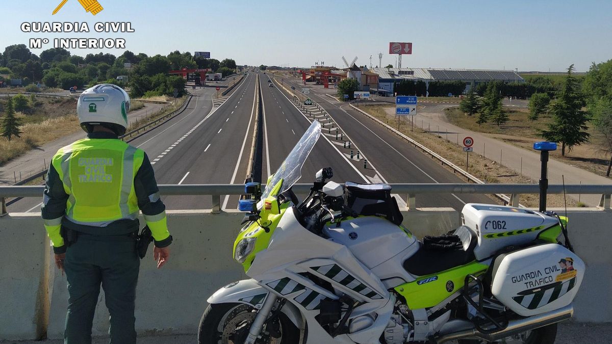 Archivo - Agente de la Guardia Civil de Tráfico