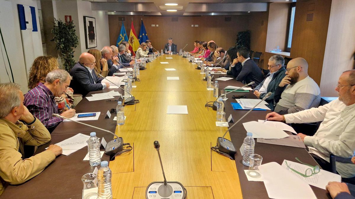 Reunión de la Alianza por la Infraestructuras celebrada hoy en Oviedo.