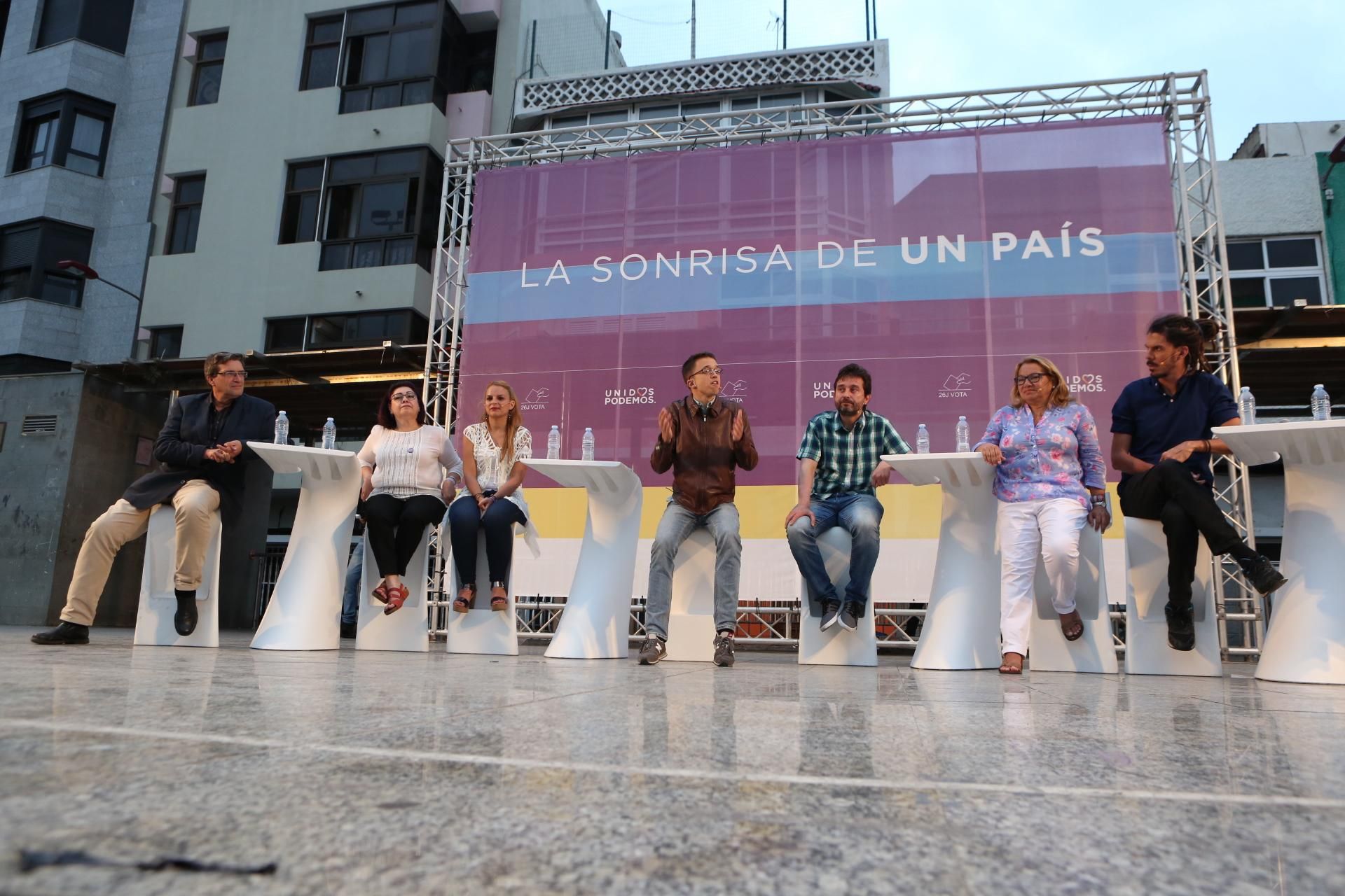 Javier Doreste, Carmen Valido, Noemí Santana, Íñigo Errejón, Rafael Mayoral, Meri Pita y Alberto Rodríguez