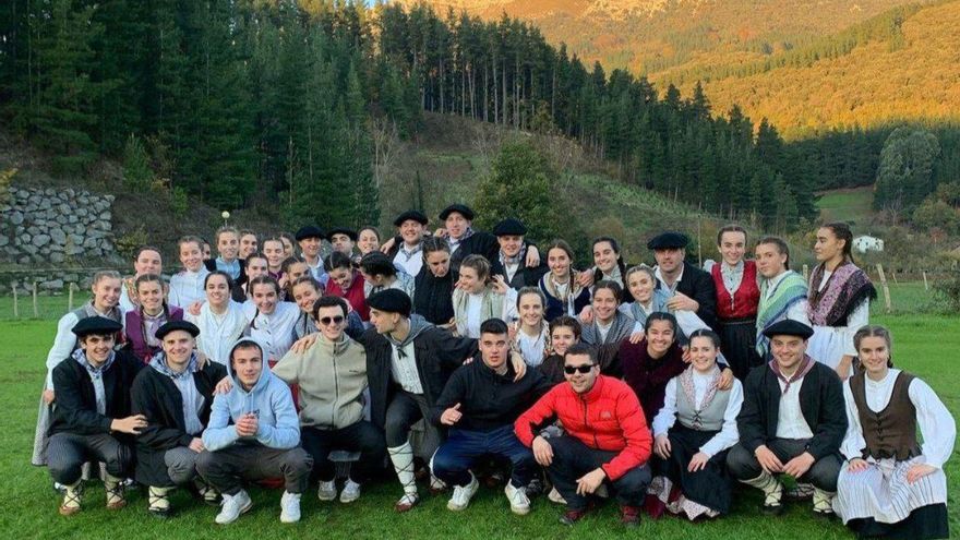 'Etxepe', el grupo de jóvenes que da una nueva vida a la música tradicional vasca uniéndola con el trap