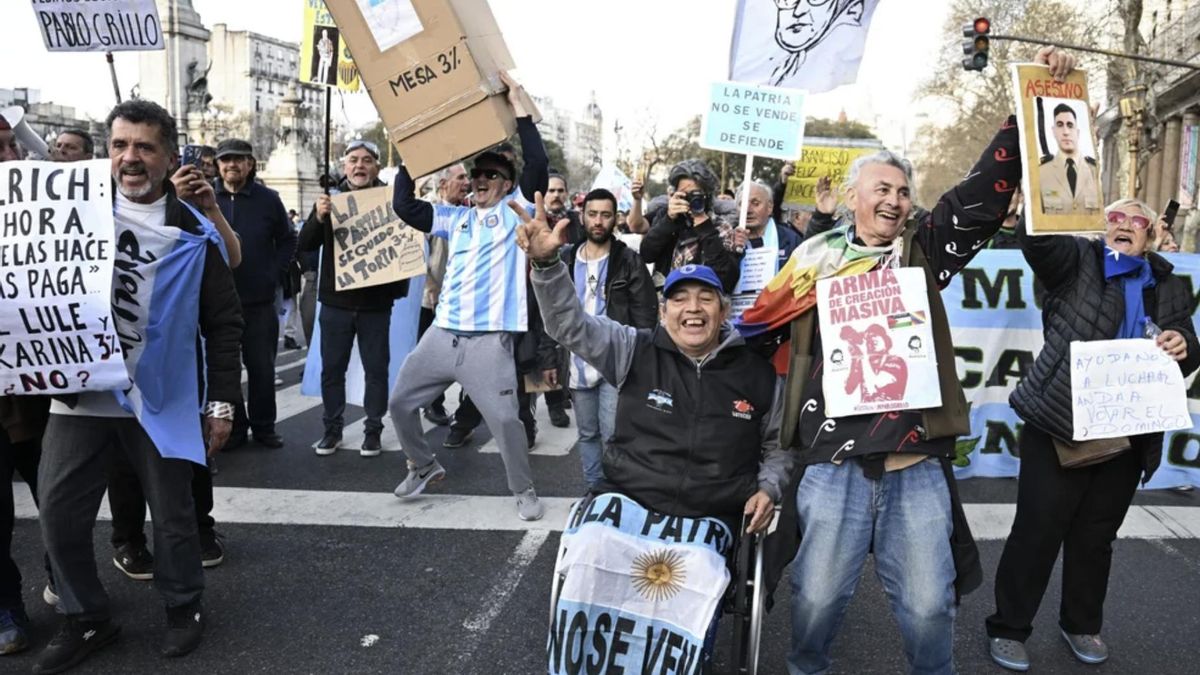 Médicos del PAMI paran 72 horas por recortes y crece la presión de jubilados y el Congreso