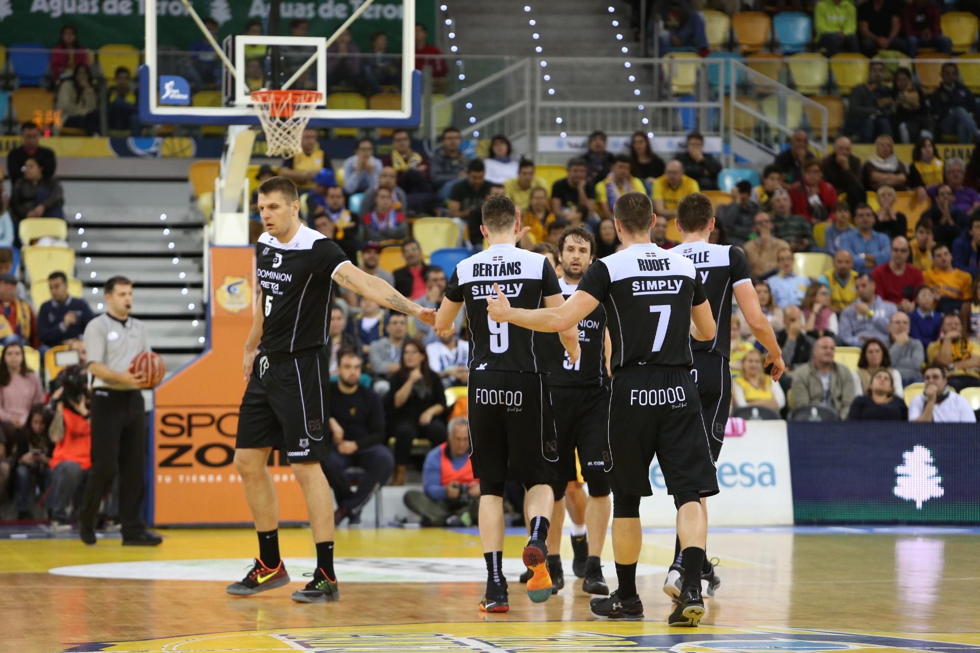 Partido entre el Herbalife Gran Canaria y el Dominion Bilbao Basket en el Gran Canaria Arena. (Alejandro Ramos).