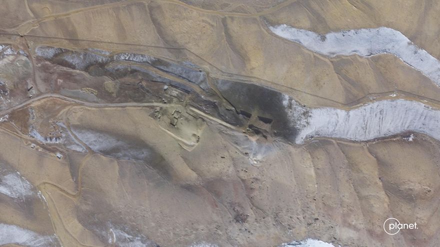 Túneles derrumbados en la base de misiles al norte de Tabriz, el 1 de marzo.