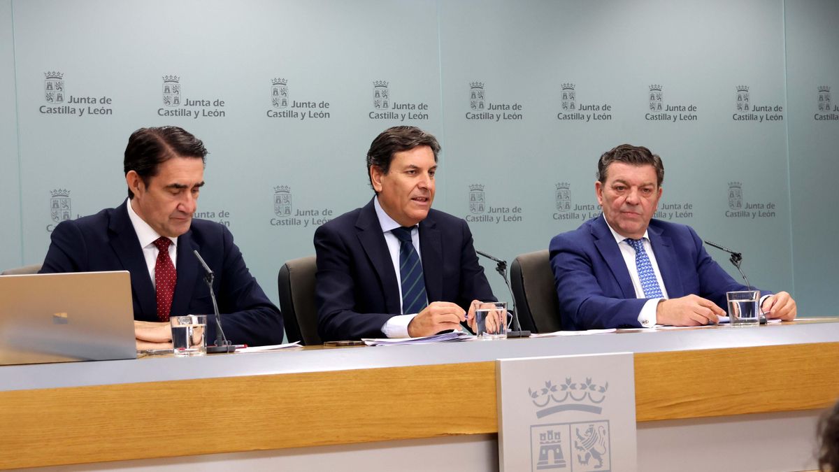 La Junta de Castilla y León no explica por qué dilató seis meses sus pagos al parlamento, que preside Vox