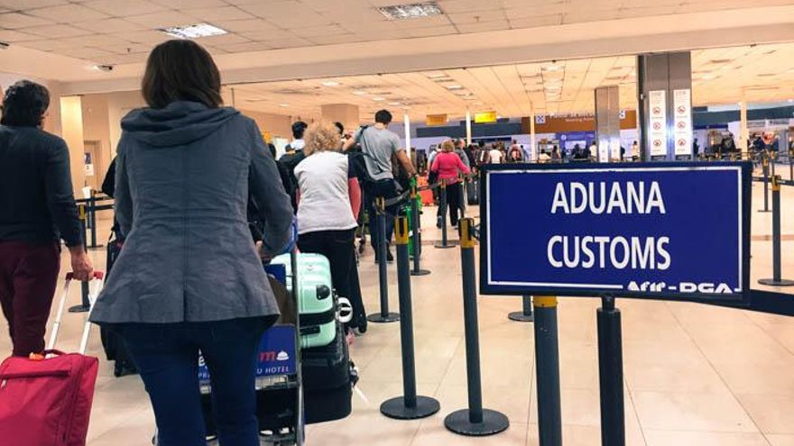 La Aduana revisará a los pasajeros que regresen al país con más valijas de las que se fueron
