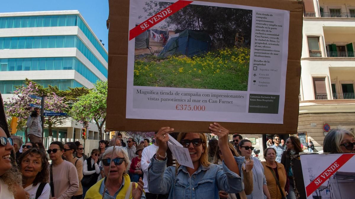 Claves del choque por las 532 viviendas públicas de Ibiza: del requisito de residencia a la batalla por topar el alquiler