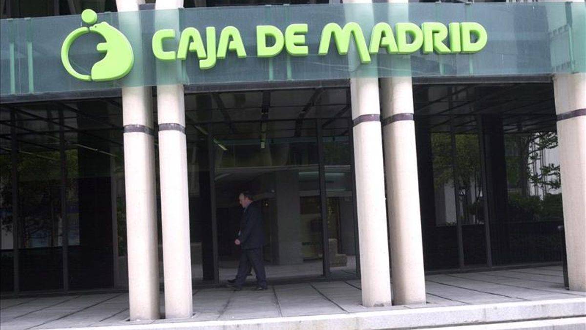 Un miembro de UGT dice que usó tu tarjeta de Caja Madrid para pagar gastos del sindicato.EFE