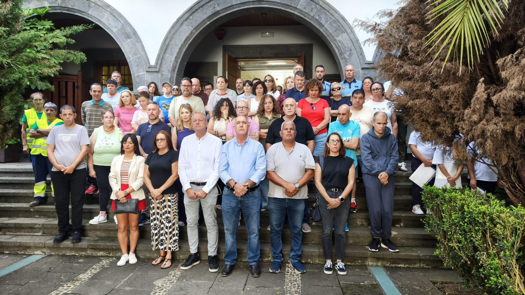 El Ayuntamiento de Teror (Gran Canaria), durante el minuto de silencio.