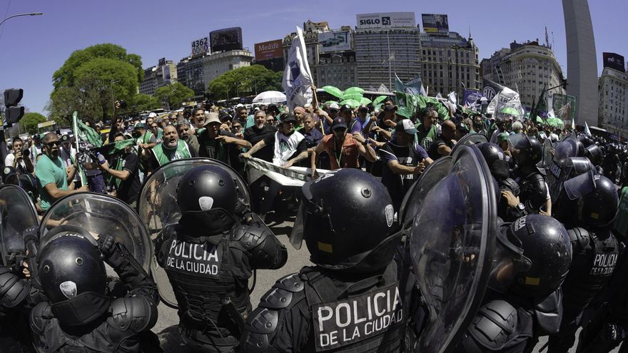 "¿Cuántos sábados tiene julio?": el examen de idoneidad que provoca angustia y humillación a empleados estatales