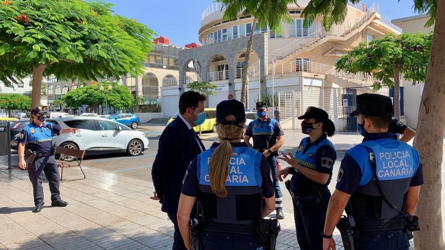 Dispositivo de la policía local de Las Palmas de Gran Canaria en La Isleta.