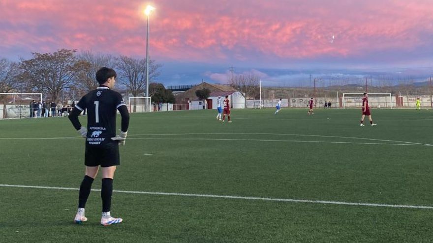 Una árbitra suspende un partido de fútbol en Zaragoza por insultos sexistas y amenazas: "Eres una cacho puta"