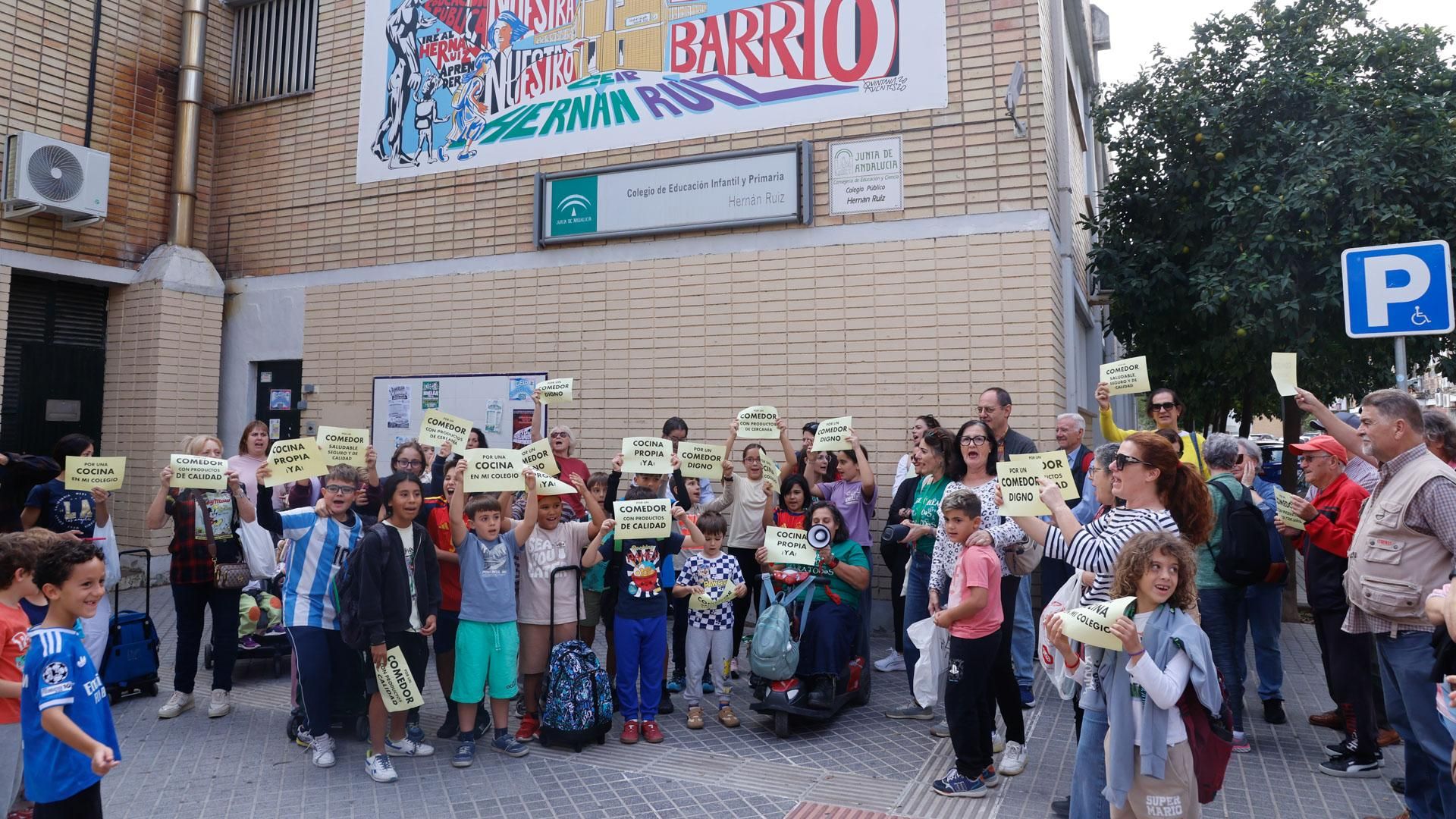 Protesta por el comedor en el Colegio Hernán Ruiz de Córdoba