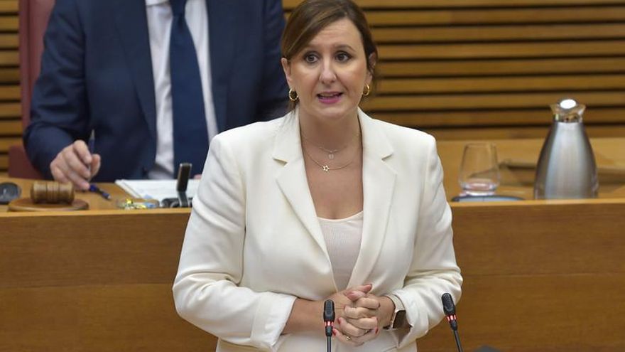La candidata del PP a la alcaldía de València elude explicar lo que cobra de la universidad que vendió como consellera