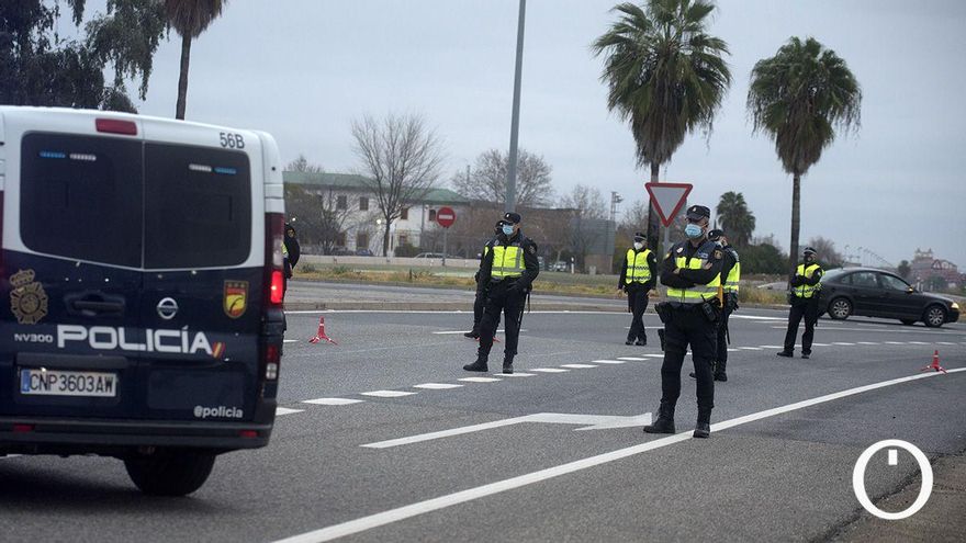 Control de Policía Nacional en la carretera de Villarrubia.