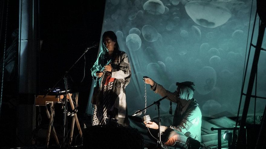 Actuación en Bali a bordo del Arka Kinari