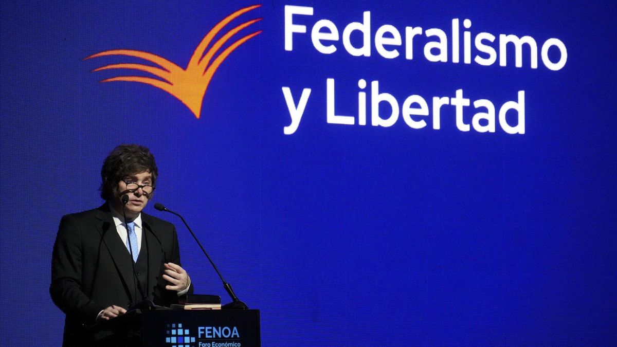 Milei participó de un foro libertario en Tucumán y arremetió contra el gobierno anterior: "Son unos caraduras"